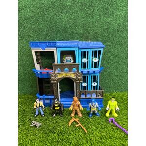 Fisher-Price Imaginext DC Comics Gotham Jail Play set Batman & Villains